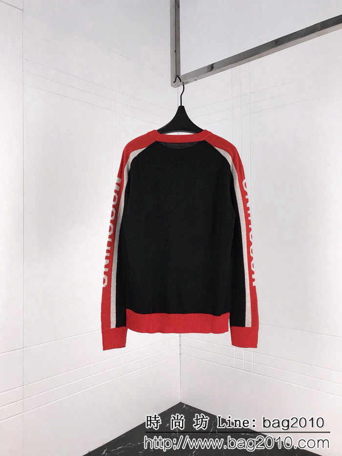 MOSCHIN莫斯奇諾莫斯奇諾 18SS秋冬新款毛衣 胸前小熊貼章 手臂兩側撞色字母logo ydi1092